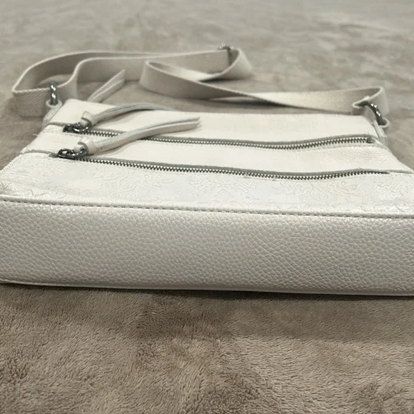 The Sak Leather Multi Pockets Bag - Picture 12 of 13